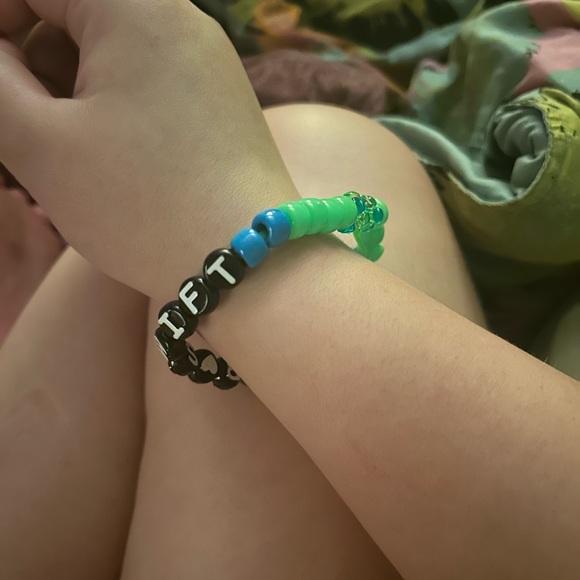 Taylor Swift Debut Handmade Beaded Friendship Bracelet - Picture 3 of 3